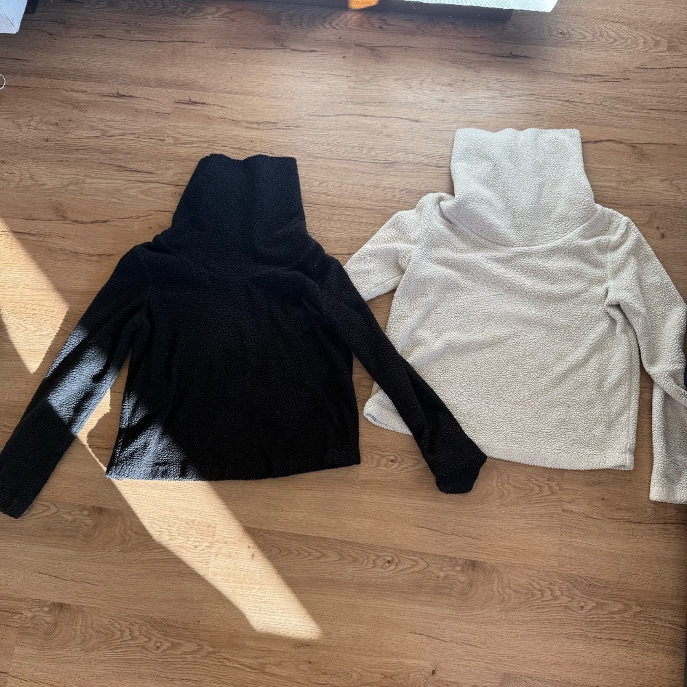 Two ALO Yoga Sherpa Turtleneck Fleece Pullover Top Bundle